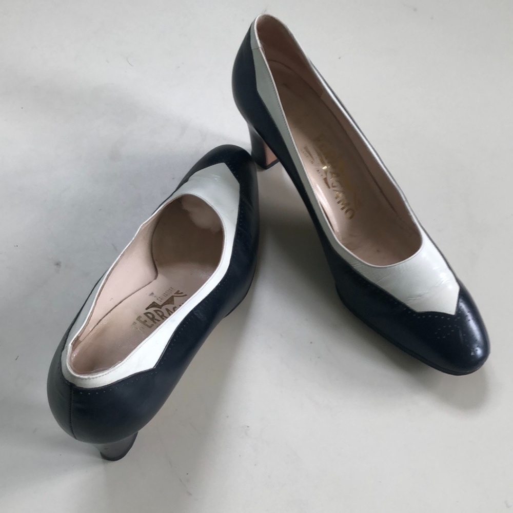 Ferragamo Navy Wingtip Heels Size 7.5 - Picture 1 of 15